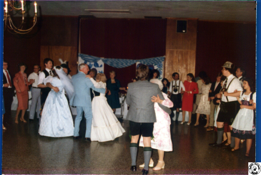 1982 05 01 20 Steve & Heidi's wedding.jpg